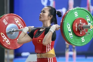 Lực sĩ Vương Thị Huyền chờ được chọn tham dự Olympic.