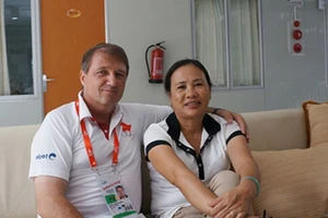 Chuyên gia Gunter Lange (trái) từng giúp HLV Hồ Thị Từ Tâm chăm chút cho tổ cự ly trung bình Việt Nam đạt đến đẳng cấp châu Á.
