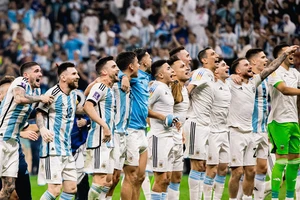 Niềm vui chiến thắng của Messi và đội tuyển Argentina ở bán kết.