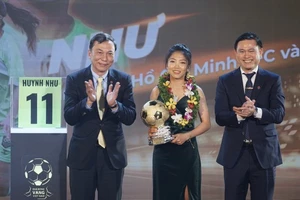 Huỳnh Như tại Lễ trao giải trao giải Quả bóng vàng Việt Nam 2022. Ảnh: HOÀNG HÙNG
