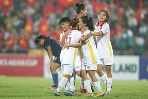 U20 nữ Việt Nam thắng đậm trước U20 nữ Singapore. ẢNH: MINH HOÀNG 