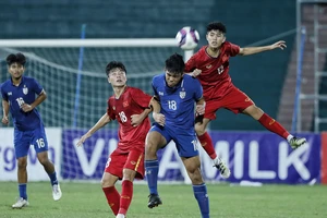 U17 Việt Nam vượt qua Thái Lan ở vòng loại bảng