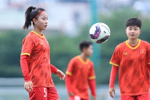 Các cô gái U20 Việt Nam trên sân tập ngày 26-5