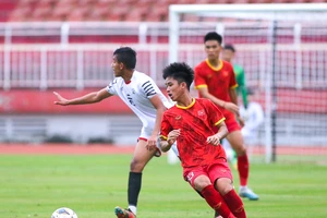 U17 Việt Nam và U18 Yemen trong cuộc so tài chiều 10-6 trên sân Thống Nhất