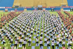 Hơn 1000 huấn luyện viên, hội viên tham gia đồng diễn tại Ngày Quốc tế Yoga Bình Dương