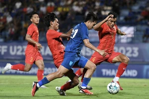 Thái Lan có khởi đầu thuận lợi trước các cầu thủ Myanmar ở bảng A. Ảnh: FAT