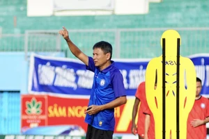 HLV Võ Đình Tân chia tay CLB Khánh Hòa