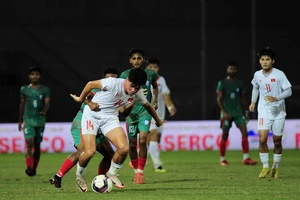 Minh Tiến lập cú đúp trong trận thắng 4-1 của U20 Việt Nam trước U20 Bangladesh. 