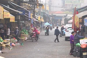 Cảnh sát hình sự Hà Nội đang xác minh nghi án nổ súng cướp tiền ở chợ Long Biên