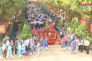 Lãnh đạo TPHCM dâng hương tưởng niệm các Vua Hùng
