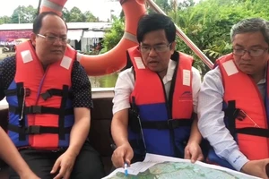 Phó Bí thư Thành ủy TPHCM Nguyễn Hồ Hải kiểm tra dự án “Nạo vét trục thoát nước rạch Xóm Củi”