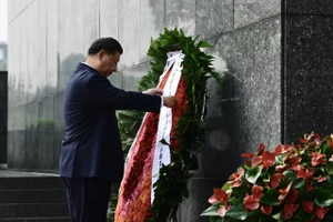 Podcast: Tổng Bí thư, Chủ tịch nước Trung Quốc Tập Cận Bình đặt vòng hoa và vào Lăng viếng Chủ tịch Hồ Chí Minh