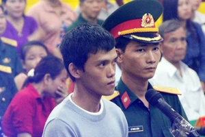 Bị cáo Trịnh Tấn Vinh trong phiên tòa lưu động sáng 27-6-2017. 