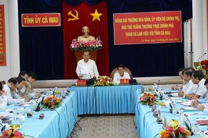 Phó thủ tướng Thường trực Chính phủ Trương Hòa Bình làm việc với lãnh đạo chủ chốt tỉnh Cà Mau