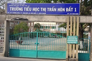 Kiên Giang: Trường đóng cửa để thầy cô tham quan kết hợp học hỏi kinh nghiệm