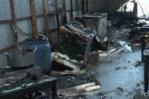 Nổ bình gas, 2 căn nhà bị thiêu rụi ở Bạc Liêu
