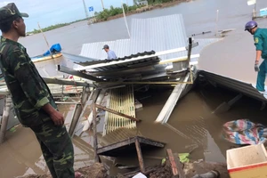 Cà Mau: Sạt lở trong đêm tại khu vực chợ Kênh 17, 14 căn nhà bị thiệt hại
