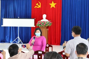 Bà Cao Xuân Thu Vân, Phó Chủ tịch UBND tỉnh Bạc Liêu thông tin về trường hợp nghi dương tính SARS-CoV-2 trên địa bàn