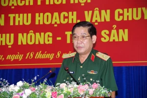 Thiếu tướng Nguyễn Văn Gấu phát biểu tại buổi ký kết. ẢNH: VĂN ĐÔNG