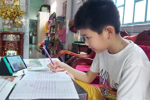 Sở GD-ĐT tỉnh Cà Mau yêu cầu giáo viên nắm danh sách những em không có điều kiện học trực tuyến và cần hỗ trợ thiết bị học
