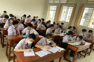 Học sinh Trường THCS Nguyễn Thị Minh Khai (TP Cà Mau, tỉnh Cà Mau) học trực tiếp tại trường