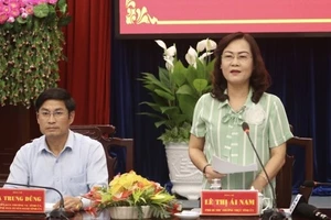 Phó Bí thư Tỉnh ủy Bạc Liêu Lê Thị Ái Nam phát biểu tại cuộc họp giao ban báo chí