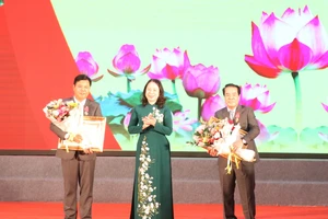 Tỉnh ủy Cà Mau tổ chức họp mặt kỷ niệm 93 năm ngày thành lập Đảng Cộng sản Việt Nam