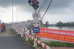 Khẩn trương xử lý, khắc phục sự cố hư hỏng cầu treo thị trấn Trần Văn Thời