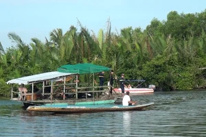 Cà Mau: Sà lan va chạm ghe chở vật liệu xây dựng, 1 người tử vong