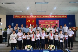 Vedan Việt Nam trao tặng học bổng khuyến học và nhà Đại đoàn kết tại phường Mỹ Xuân