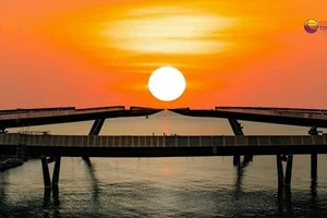 Cầu Cầu Hôn chính thức khai trương đón khách du lịch