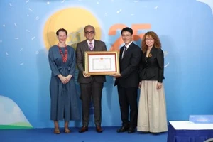 Sự ghi nhận từ Bộ Y tế càng trở nên đặc biệt khi bằng khen được trao tặng vào dịp kỷ niệm 25 năm thành lập Novartis Việt Nam