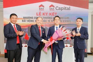 ERA Real Estate ký kết nhượng quyền thương hiệu cho ERA Capital. Ảnh: ERA Vietnam