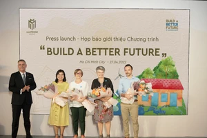 Đại diện Masterise Group giới thiệu các đối tác đồng hành cùng chương trình “Build A Better Future - Kiến tạo tương lai”
