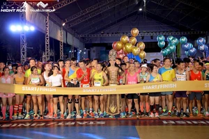 Sôi nổi giải chạy đêm Ho Chi Minh City Night Run Thang Loi Group 2022