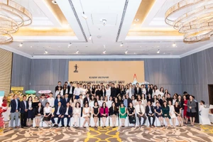 ICAEW trao bằng, chứng chỉ cho gần 200 hội viên và học viên tại Việt Nam