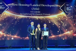 Đại diện CLD (Việt Nam) vinh dự nhận giải thưởng “Dự án nhà ở xuất sắc” tại châu Á cho dự án Sycamore