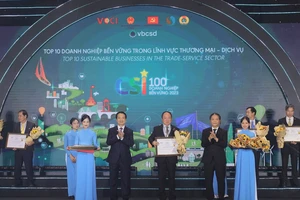 Tổng Giám đốc AEON Việt Nam nhận danh hiệu Top 3 doanh nghiệp bền vững - lĩnh vực thương mại dịch vụ
