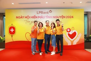 Ngày hội hiến máu tình nguyện LPBank 2024 nhận được sự tham gia đông đảo CBNV, khách hàng và đối tác trên toàn hệ thống, lan tỏa tinh thần “tương thân, tương ái” của dân tộc, thể hiện trách nhiệm và hành động vì nghĩa cử cao đẹp với cộng đồng của người LPBank