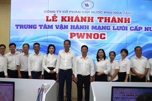 Lãnh đạo SAWACO và PHUWACO tại lễ khánh thành trung tâm PWNOC