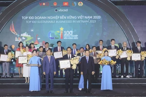 Acecook Việt Nam được trao chứng nhận Top 100 Doanh nghiệp bền vững 2023