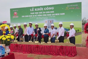 Khởi công xây dựng trạm trộn thức ăn chăn nuôi tại KCN công nghệ cao Mebi Farm