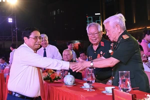 Thủ tướng tham dự cầu truyền hình kỷ niệm 70 năm Chiến thắng Điện Biên Phủ tại TPHCM