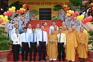 Lãnh đạo TPHCM thăm, chúc mừng Đại lễ Phật đản Văn phòng 2 Trung ương Giáo hội Phật giáo Việt Nam