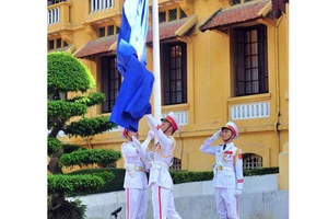  Thượng cờ kỷ niệm 50 năm thành lập ASEAN