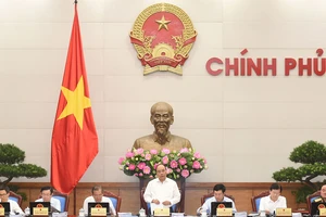 Thủ tướng Nguyễn Xuân Phúc phát biểu phiên họp Chính phủ thường kỳ tháng 9. Ảnh: VGP