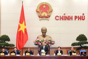  Thủ tướng Nguyễn Xuân Phú chủ trì phiên họp Chính phủ thường kỳ tháng 10/2017. Ảnh: VGP