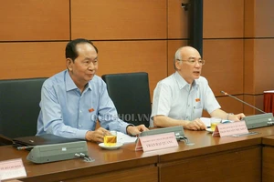 Chủ tịch nước Trần Đại Quang dự thảo luận tổ chiều 7-6