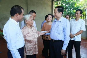 Chủ tịch Ủy ban TƯ MTTQ Việt Nam Trần Thanh Mẫn thăm đối tượng chính sách ở Tuyên Quang
