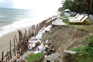 1.800 tỷ đồng khắc phục các khu vực sạt lở bờ biển